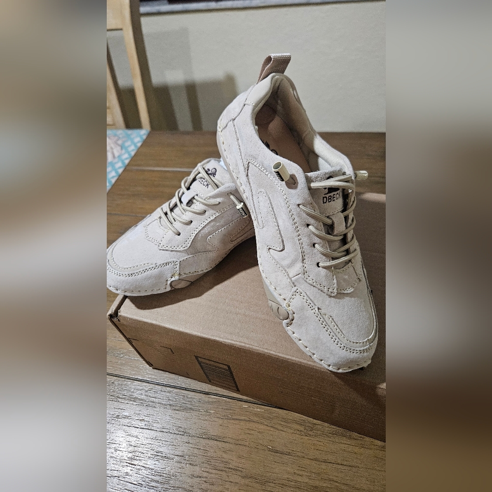 DBECK Neutral-Beige Casual Sneakers New Size 5.5
